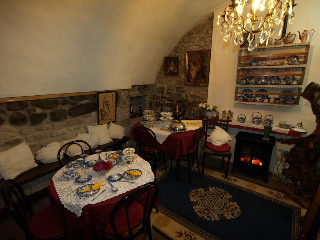 Bed and Breakfast Le Petit Chateau Дольчеаккуа Екстер'єр фото