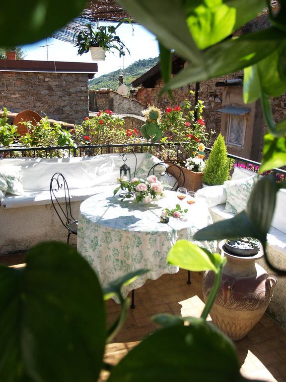 Bed and Breakfast Le Petit Chateau Дольчеаккуа Екстер'єр фото